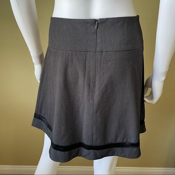 Short Charcoal Grey Skirt with Pockets - Picture 4 of 7